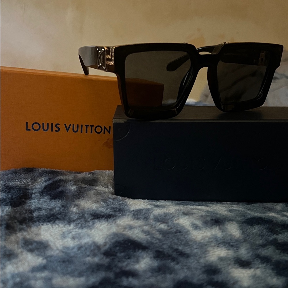 Louis Vuitton millionaire Black Square Sunglasses with Gold Logo Accents